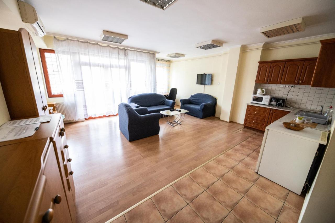 Elit Apartman Leilighet Debrecen Eksteriør bilde
