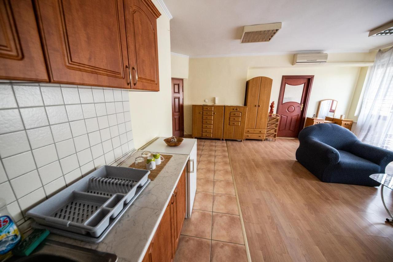 Elit Apartman Leilighet Debrecen Eksteriør bilde
